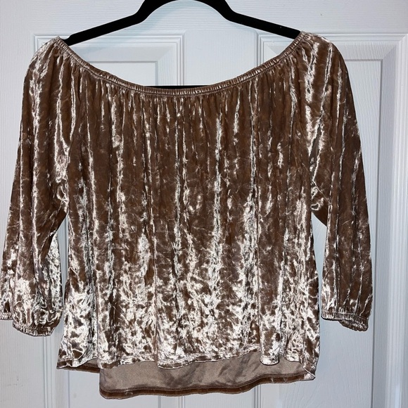 Hollister Shimmering Velvet Off-Shoulder Blouse Large - Picture 3 of 3